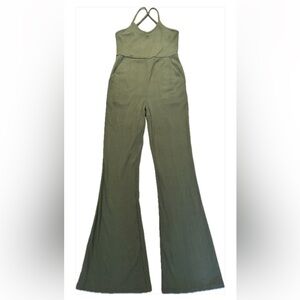 💕 NWT Women’s Aerie olive green spaghetti strap jumpsuit w/11” flared bottoms
